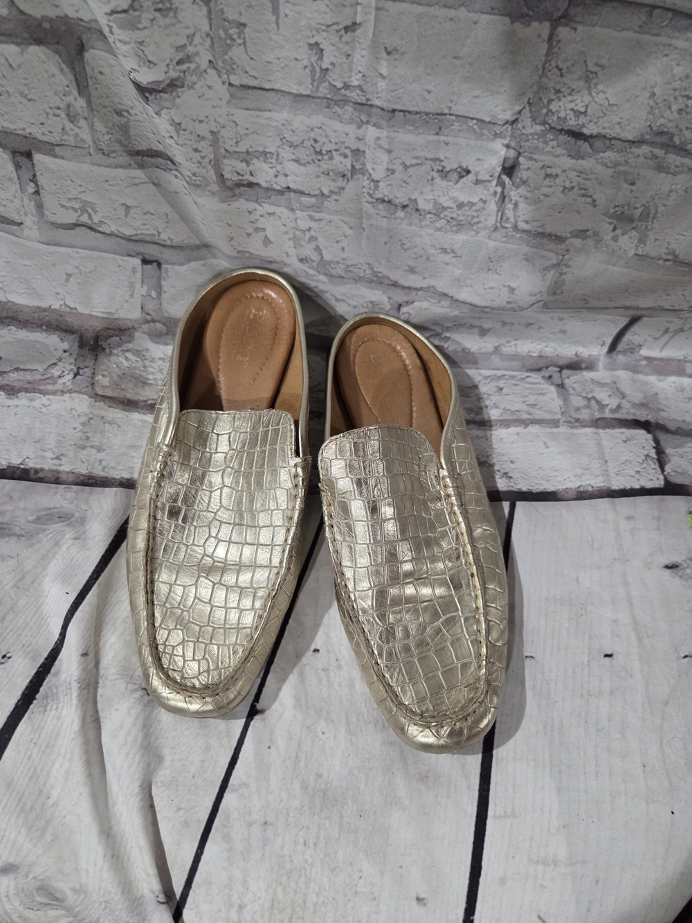 Born Women's Metallic Croc-Texture Mules in Gold